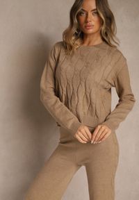 Renee - Ciemnobeżowy Komplet Dzianinowy z Wełną i Bawełną Szerokie Spodnie i Krótki Sweter Otisona. Kolor: beżowy. Materiał: dzianina, wełna, bawełna #4