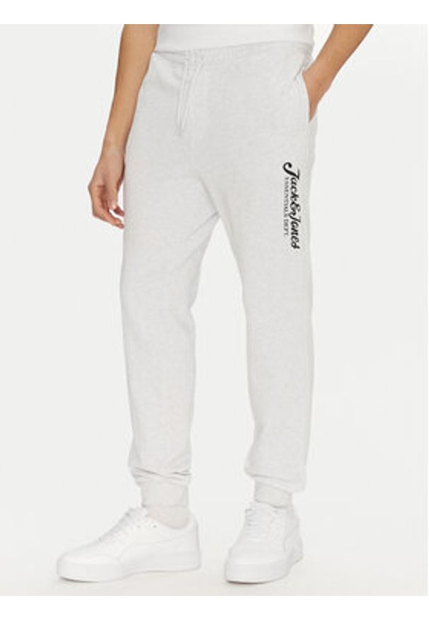 Jack & Jones - Jack&Jones Komplet t-shirt i spodnie dresowe Beau 12277849 Biały Relaxed Fit. Kolor: biały. Materiał: bawełna