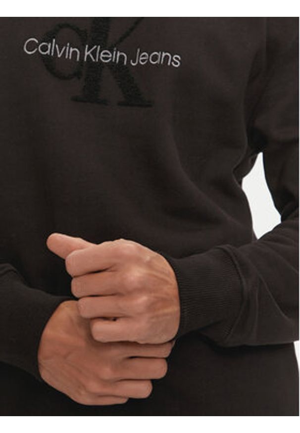 Calvin Klein Jeans Bluza Chenille J30J326144 Czarny Regular Fit. Kolor: czarny. Materiał: bawełna