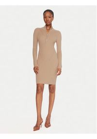 Guess Sukienka codzienna W5BK45 Z0572 Beżowy Slim Fit. Okazja: na co dzień. Kolor: beżowy. Materiał: syntetyk. Typ sukienki: proste. Styl: casual