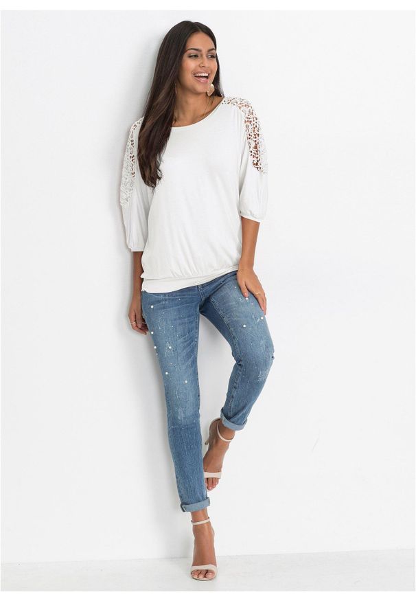 bonprix - Bluzka oversize z mieszanki wiskozy. Kolor: biały. Materiał: wiskoza, koronka. Wzór: aplikacja, koronka