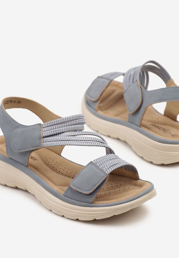 Born2be - Jasnoniebieskie Sandały Ozdobione Paskami Kinadriela. Okazja: na co dzień, na spacer. Zapięcie: pasek. Kolor: niebieski. Wzór: aplikacja. Sezon: lato. Styl: casual