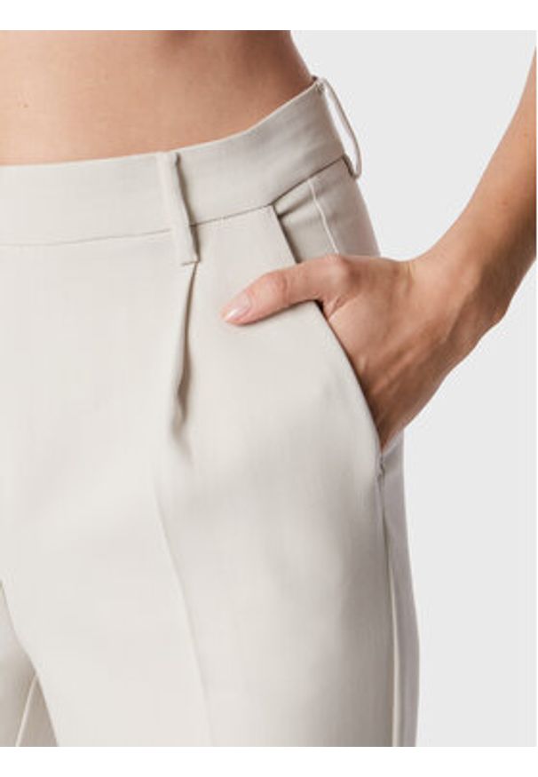 Bruuns Bazaar Spodnie materiałowe Cindysus BBW2595 Beżowy Slim Fit. Kolor: beżowy. Materiał: syntetyk, wiskoza, materiał