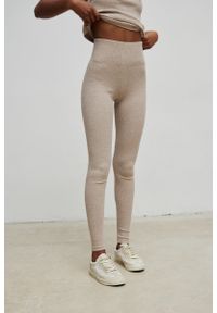 Marsala - Legginsy damskie z prążkowanej dzianiny w kolorze BEIGE MELANGE - HIPS-L. Okazja: na co dzień. Materiał: dzianina, prążkowany. Styl: sportowy, casual