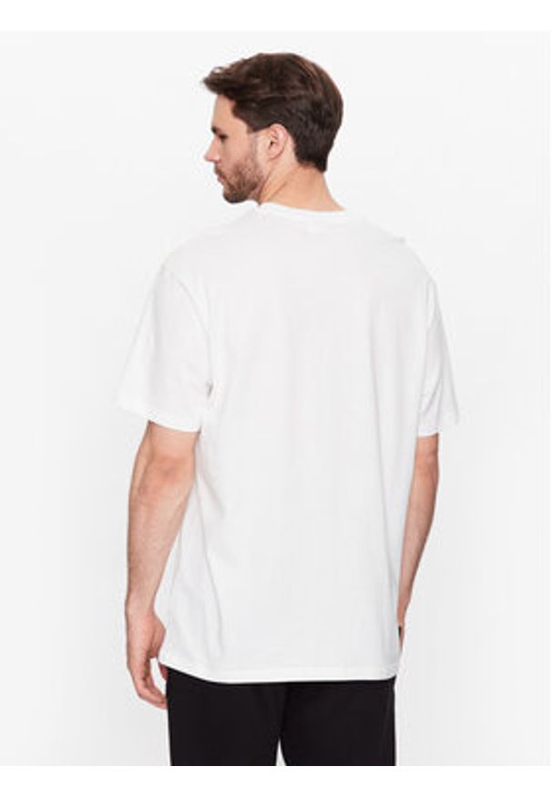 Puma T-Shirt Team Graphic 538256 Biały Relaxed Fit. Kolor: biały. Materiał: bawełna
