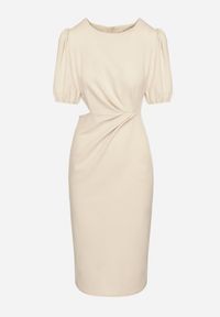 Born2be - Beżowa Sukienka o Dopasowanym Kroju z Marszczeniem i Wycięciem w Talii Desannia. Okazja: na co dzień. Kolor: beżowy. Długość rękawa: krótki rękaw. Typ sukienki: dopasowane. Styl: casual, klasyczny #6