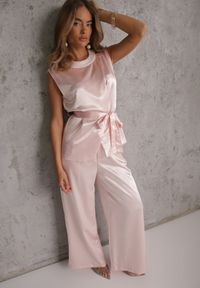 Renee - Różowy Wiskozowy Komplet Elegancki z Satynowego Materiału Bluzka w Stylu Kimono i Szerokie Spodnie Adraxera. Kolor: różowy. Materiał: wiskoza, materiał, satyna #4