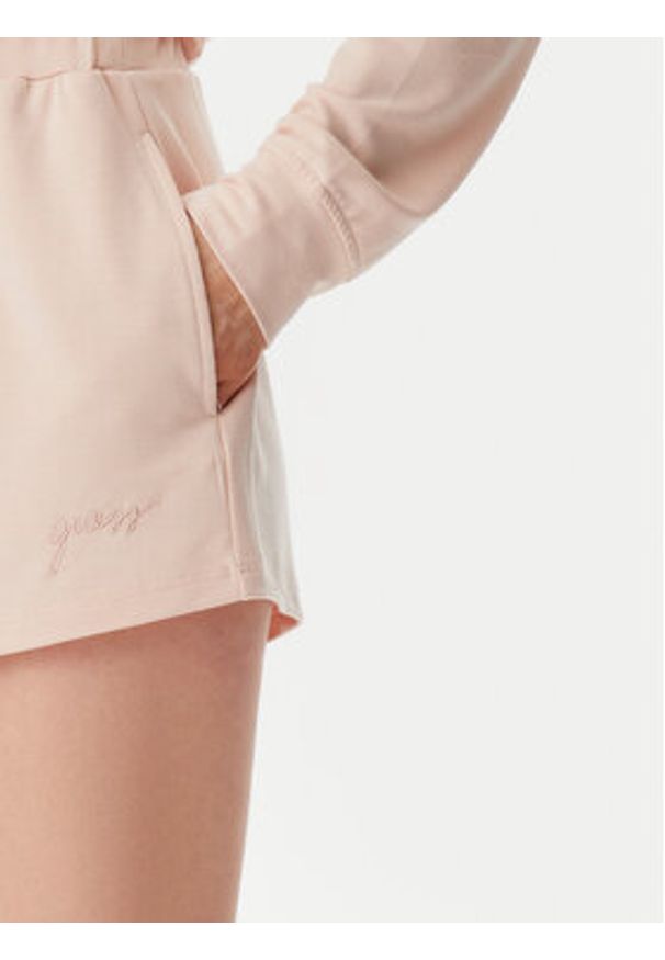 Guess Szorty materiałowe O5GD06 KCQP2 Różowy Regular Fit. Kolor: różowy. Materiał: syntetyk