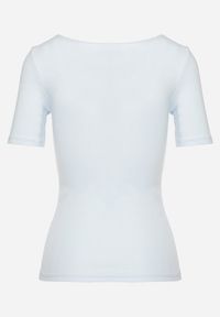 Born2be - Niebieski Prążkowany T-shirt z Bawełny Ozdobiony Guzikami Tasavia. Kolor: niebieski. Materiał: bawełna, prążkowany. Wzór: aplikacja. Sezon: lato. Styl: klasyczny