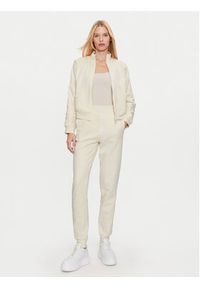 Guess Spodnie dresowe Stacie V4BB00 KC5O0 Écru Regular Fit. Materiał: bawełna #3
