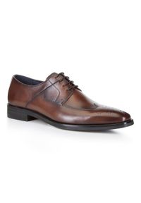 Wittchen - Męskie buty derby z nowoczesnymi przeszyciami. Nosek buta: otwarty. Kolor: brązowy. Materiał: skóra. Wzór: ażurowy, aplikacja. Styl: klasyczny #1