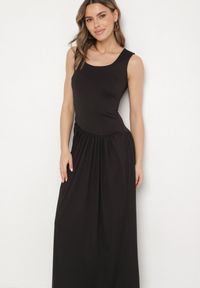 Born2be - Czarna Koktajlowa Sukienka Zdobiona Marszczeniem z Siateczkową Narzutką Millanea. Okazja: na co dzień. Kolor: czarny. Wzór: aplikacja. Typ sukienki: proste. Styl: wizytowy #5