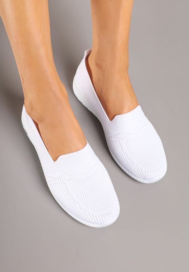 Born2be - Białe Wsuwane Tenisówki Mokasyny Venni. Okazja: na co dzień, na spacer. Zapięcie: bez zapięcia. Kolor: biały. Materiał: jeans, dresówka. Styl: casual, elegancki