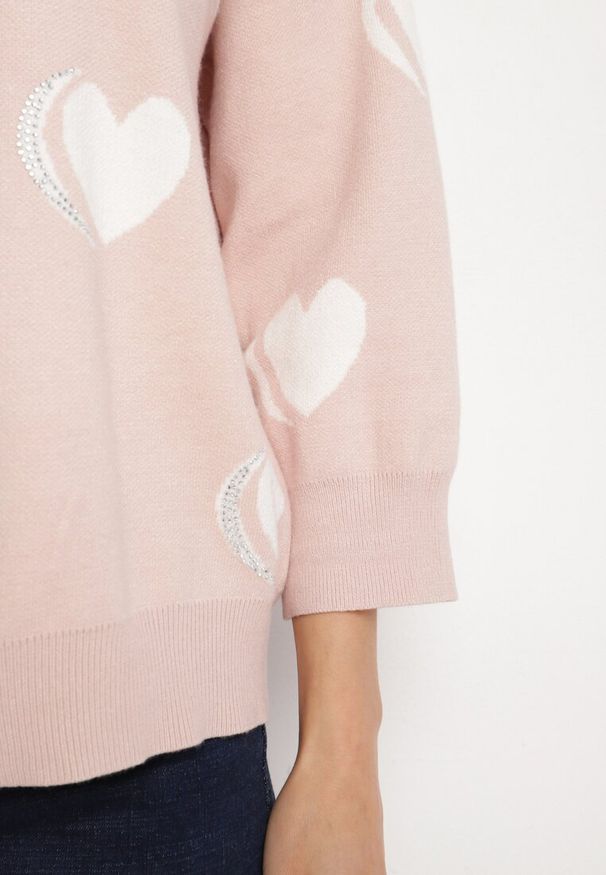 Born2be - Jasnoróżowy Sweter z Modalem i Wiskozą w Serca Zeanita. Okazja: na co dzień. Kolor: różowy. Materiał: wiskoza. Styl: elegancki, casual