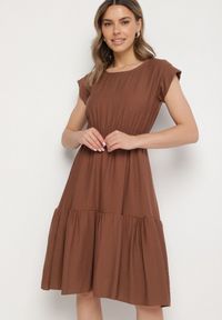Born2be - Brązowa Wiskozowa Sukienka o Rozkloszowanym Kroju Lizena. Okazja: na co dzień, na imprezę. Kolor: brązowy. Materiał: wiskoza. Typ sukienki: rozkloszowane. Styl: elegancki, casual #3