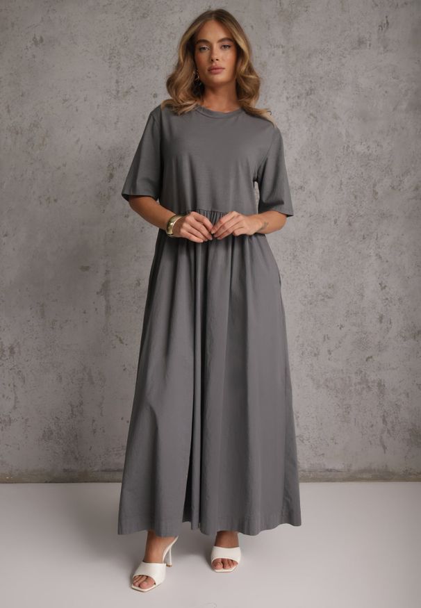 Renee - Szara Bawełniana Sukienka Oversize Rozkloszowana z T-shirtową Górą i Kieszeniami Mirane. Okazja: na co dzień. Kolor: szary. Materiał: bawełna. Długość rękawa: krótki rękaw. Sezon: lato. Typ sukienki: oversize. Styl: street, casual