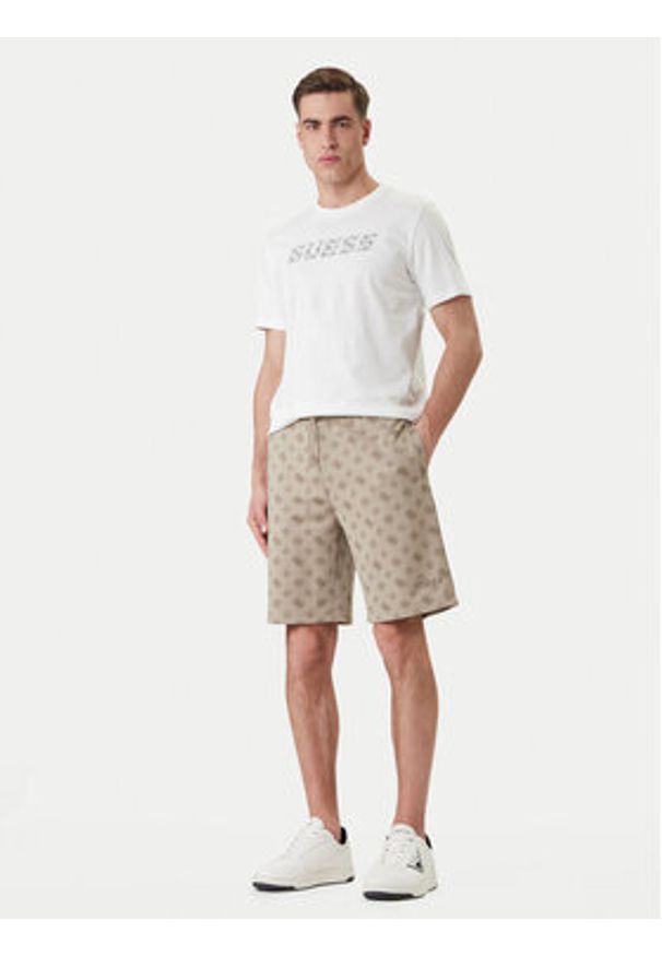 Guess Szorty sportowe Z6GD03 K2851 Beżowy Regular Fit. Kolor: beżowy. Materiał: syntetyk. Styl: sportowy