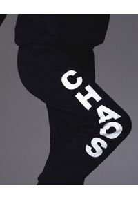 CHAOS BY MARTA BOLIGLOVA - Spodnie dresowe z logo Chaos. Kolor: czarny. Materiał: dresówka