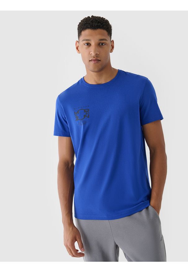 4f - 4F T-shirt regular z nadrukiem męski - niebieski S. Okazja: na co dzień. Kolor: niebieski. Materiał: jersey, bawełna, dzianina. Długość rękawa: krótki rękaw. Długość: krótkie. Wzór: nadruk. Styl: sportowy, klasyczny, casual