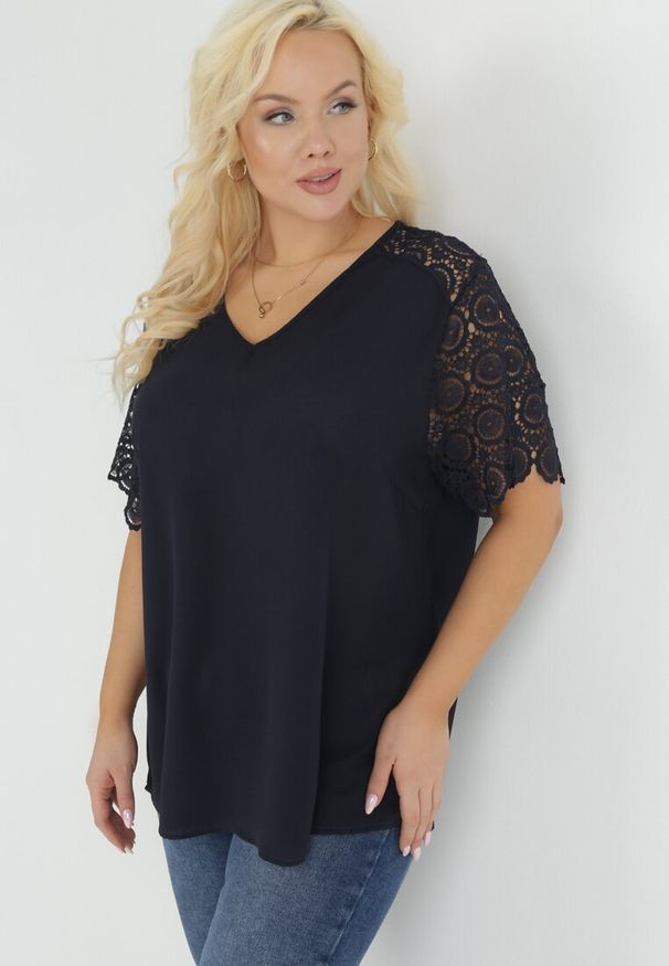 Born2be - Granatowa Bluzka Foze. Kolekcja: plus size. Kolor: niebieski. Materiał: koronka. Długość: krótkie. Wzór: gładki. Styl: klasyczny