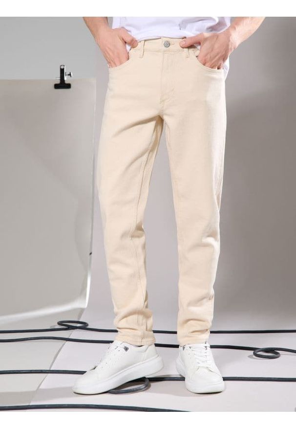 Sinsay - Jeansy slim fit - kremowy. Kolor: kremowy