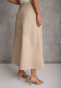 Renee - Beżowa Bawełniana Spódnica o Rozkloszowanym Kroju z Plisami Nerimara. Okazja: na co dzień. Kolor: beżowy. Materiał: bawełna. Wzór: aplikacja. Sezon: lato. Styl: casual #2