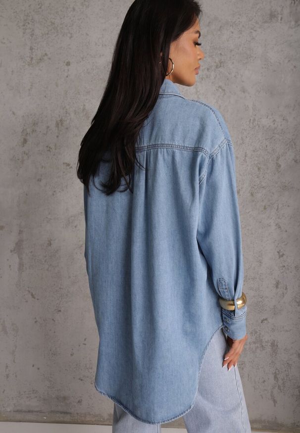 Renee - Niebieska Koszula Denimowa z Bawełną o Kroju Oversize Dinista. Okazja: na co dzień. Kolor: niebieski. Materiał: bawełna. Długość: długie. Styl: casual, boho