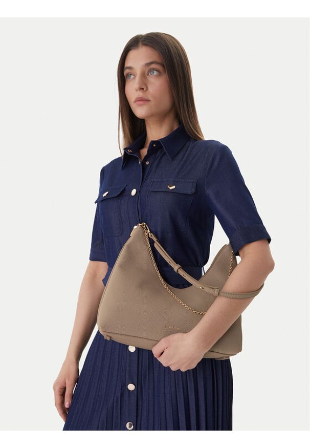 Calvin Klein Torebka Emblem Hw Pebble Shoulder Bag LV04F3495G Beżowy. Kolor: beżowy. Materiał: skórzane