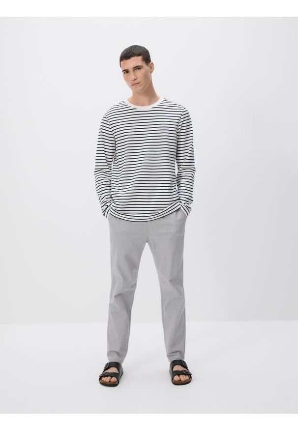 Reserved - Bawełniany longsleeve - jasnoszary. Kolor: szary. Materiał: bawełna. Długość rękawa: długi rękaw. Długość: długie