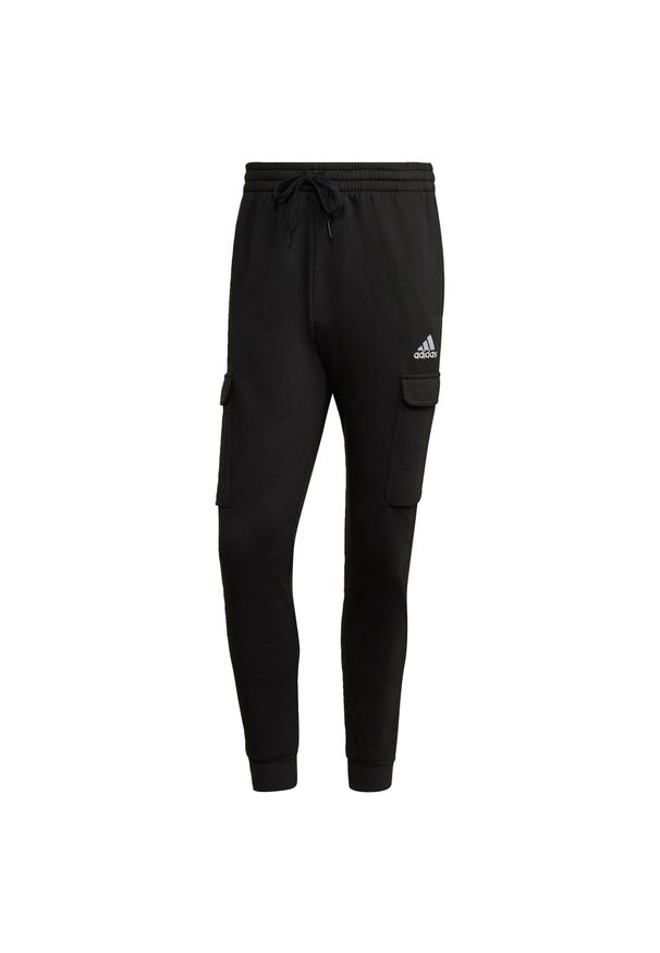 Adidas - Spodnie dresowe męskie adidas Essentials Fleece Regular Tapered Cargo. Kolor: czarny, wielokolorowy, biały. Materiał: poliester, bawełna, polar, dresówka. Sport: fitness, joga i pilates