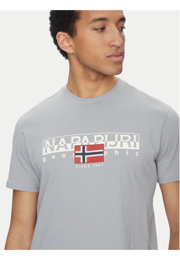 Napapijri T-Shirt S-Aylmer NP0A4HTO Szary Regular Fit. Kolor: szary. Materiał: bawełna