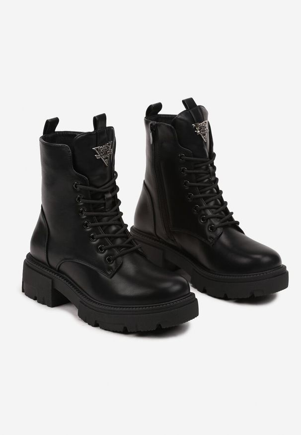 Born2be - Czarne Płaskie Sznurowane Botki w Stylu Workerów z Metalową Ozdobą Maivon. Okazja: na spacer. Kolor: czarny. Materiał: jeans, wełna. Wzór: aplikacja. Sezon: jesień. Obcas: na obcasie. Styl: elegancki