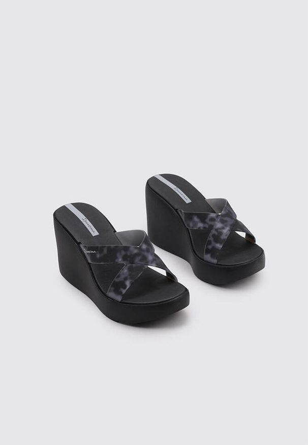 Klapki dla kobiet Ipanema HIGH FASHION SLIDE. Kolor: czarny