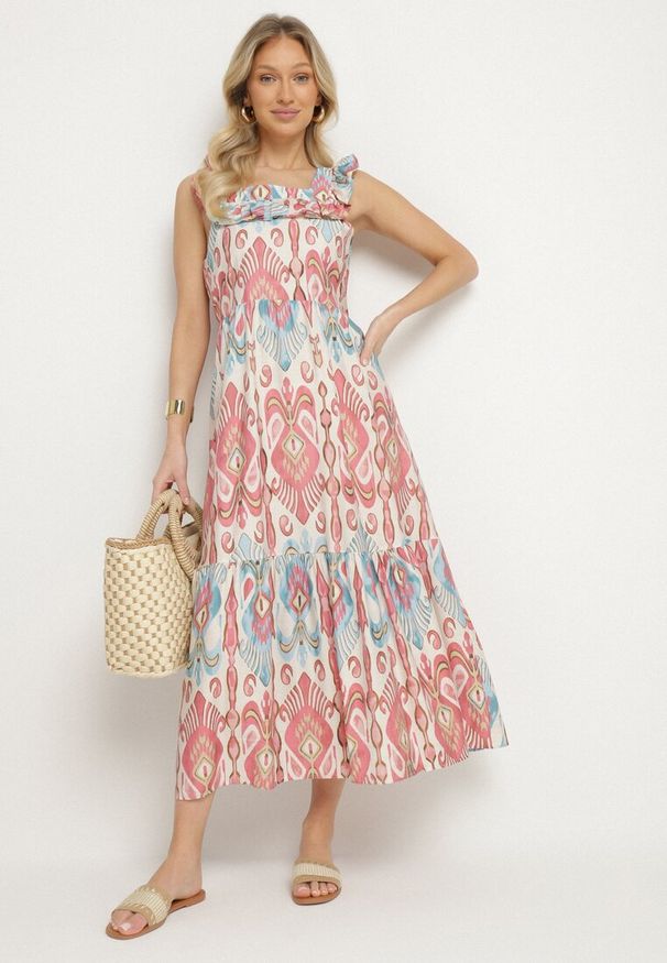 Born2be - Różowa Rozkloszowana Sukienka z Wiskozą Wiązana na Plecach w Print Boho Turielia. Okazja: na spacer. Kolor: różowy. Materiał: wiskoza. Długość rękawa: na ramiączkach. Wzór: nadruk. Sezon: lato. Styl: boho