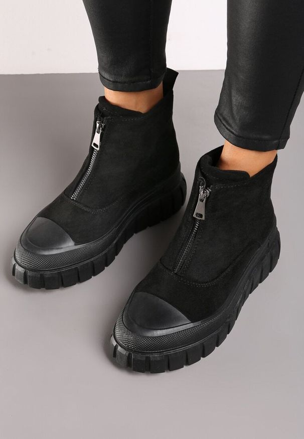 Born2be - Czarne Botki na Grubej Podeszwie z Ekozamszu Berilara. Okazja: na co dzień. Zapięcie: zamek. Kolor: czarny. Materiał: jeans. Styl: casual, elegancki, street