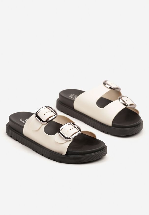 Born2be - Beżowe Klapki z Dwoma Paskami Nusoloria. Kolor: beżowy. Styl: elegancki
