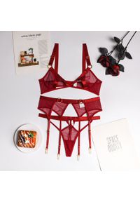 Intica - Komplet bielizny z wycięciami na specjalne okazje Mimma. Kolor: czerwony. Materiał: materiał. Wzór: paski