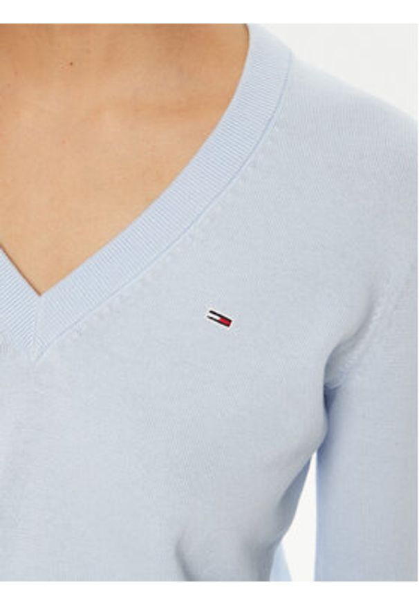 Tommy Jeans Sweter Essential DW0DW19888 Błękitny Regular Fit. Kolor: niebieski. Materiał: bawełna