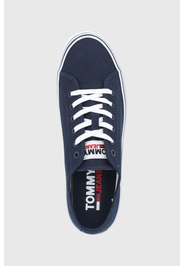 Tommy Jeans tenisówki męskie kolor granatowy. Nosek buta: okrągły. Zapięcie: sznurówki. Kolor: niebieski. Materiał: guma, bawełna