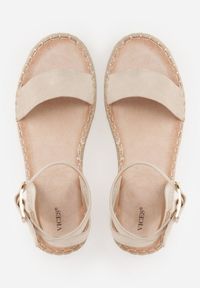 Renee - Beżowe Sandały VICES na Plecionej Platformie z Paskiem Wokół Kostki Daphelsa. Zapięcie: pasek. Kolor: beżowy. Materiał: len. Sezon: lato. Obcas: na platformie #4