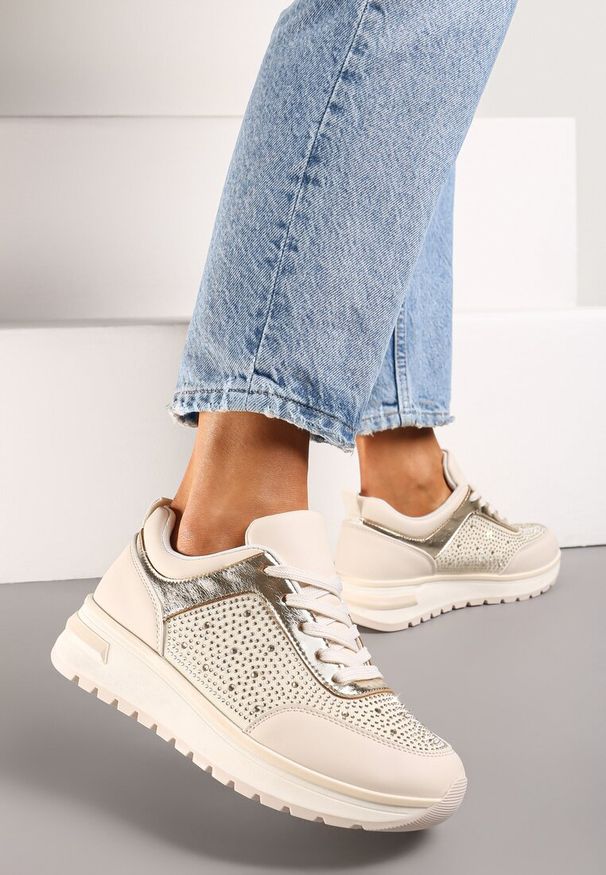 Renee - Beżowe Sznurowane Sneakersy z Ekoskóry z Cyrkoniami na Grubej Podeszwie Arpite. Nosek buta: okrągły. Zapięcie: sznurówki. Kolor: beżowy. Materiał: jeans. Wzór: aplikacja
