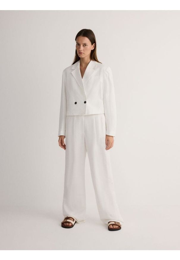 Reserved - Spodnie z lnem i wiskozą - biały. Kolor: biały. Materiał: len, wiskoza