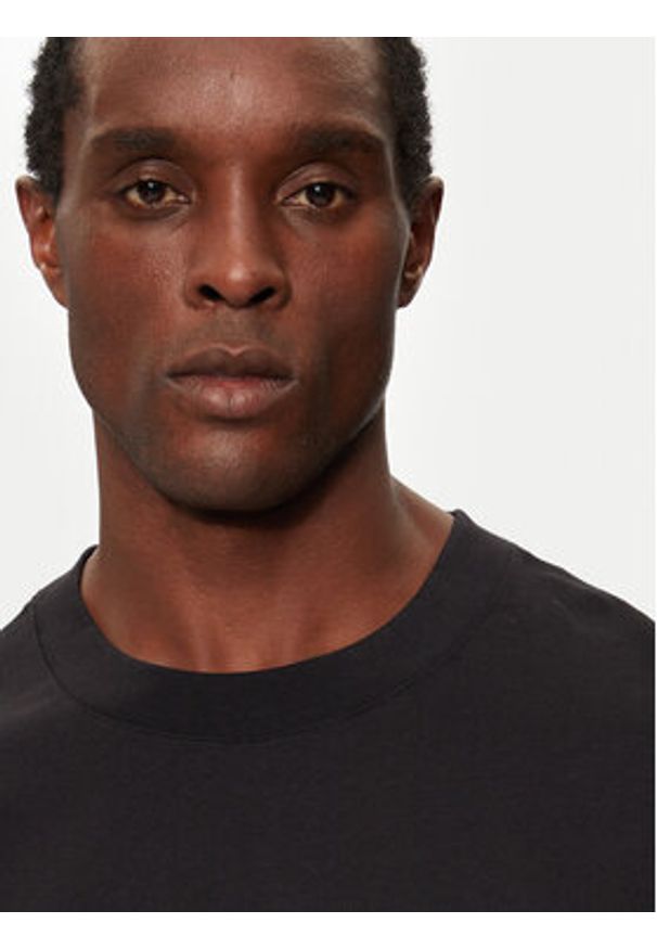 Calvin Klein Jeans T-Shirt Basketball Court J30J326869 Czarny Regular Fit. Kolor: czarny. Materiał: bawełna