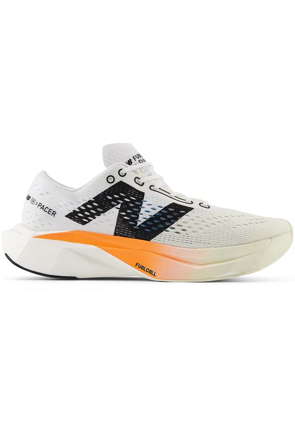 Buty męskie New Balance FuelCell SuperComp Pacer v2 MFCRRCH2 – białe. Kolor: biały. Materiał: guma, włókno. Szerokość cholewki: normalna. Sport: bieganie