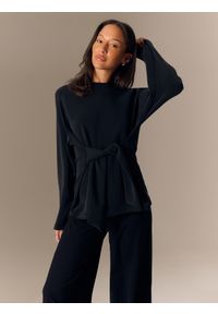 4f - 4F Bluza regular z wiązaniem i modalem damska - czarna XS. Okazja: na co dzień, do domu. Kolor: czarny. Materiał: dzianina, materiał. Długość rękawa: raglanowy rękaw. Wzór: gładki. Styl: casual #2