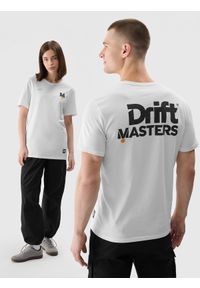 4f - 4F T-shirt regular z nadrukiem uniseks 4F x Drift Masters - biały S. Okazja: na co dzień. Kolor: biały. Materiał: dzianina, bawełna, jersey. Wzór: nadruk. Styl: klasyczny, sportowy, casual