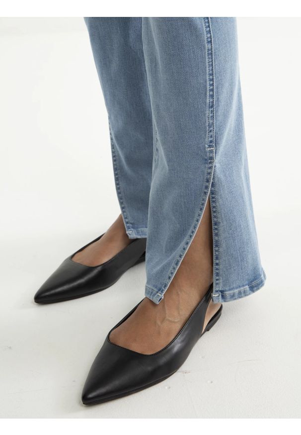 Big-Star - Jeansy damskie bootcut z rozcięciami jasnoniebieskie Blake 219. Kolor: niebieski