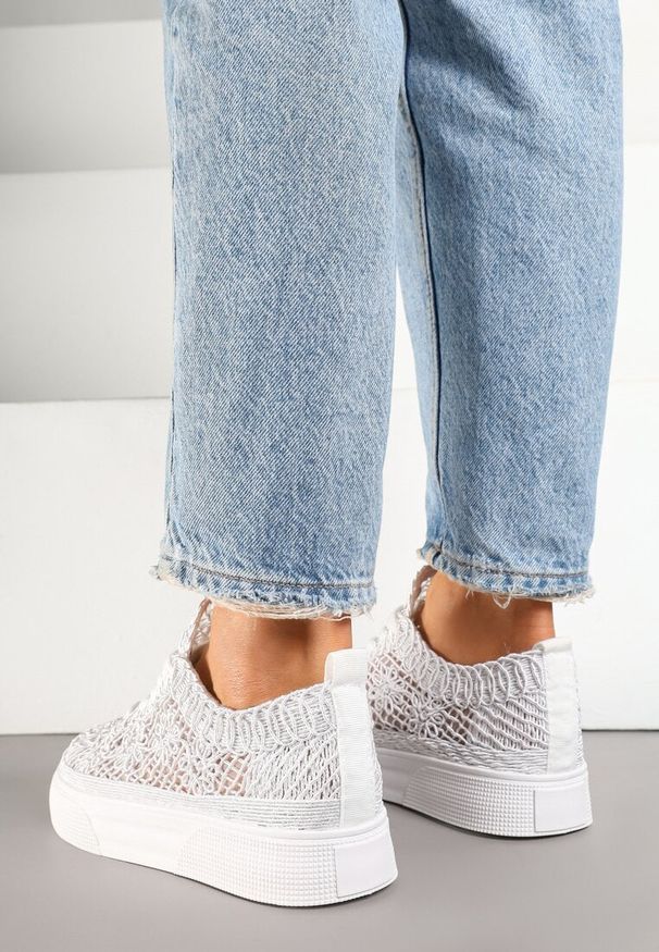 Born2be - Białe Koronkowe Sneakersy na Niskiej Platformie Nanalisea. Okazja: na co dzień. Kolor: biały. Materiał: koronka. Obcas: na platformie