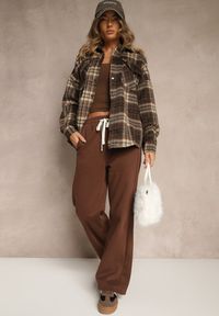 Renee - Brązowa Koszulowa Kurtka w Kratę Emitila. Okazja: na co dzień. Kolor: brązowy. Materiał: jeans. Styl: casual #3