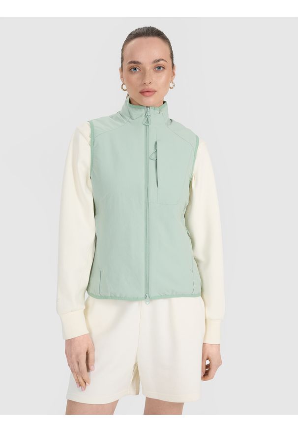 4f - 4F Bezrękawnik ze stójką damski - miętowy M. Okazja: na co dzień. Typ kołnierza: kołnierzyk stójkowy. Kolor: turkusowy. Materiał: dzianina, tkanina, syntetyk, materiał, poliester, puch. Długość rękawa: bez rękawów. Długość: krótkie. Wzór: gładki. Styl: casual, elegancki, sportowy, klasyczny